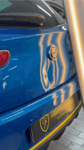 Urto sulla carrozzeria posteriore prima della riparazione levabolli PDR